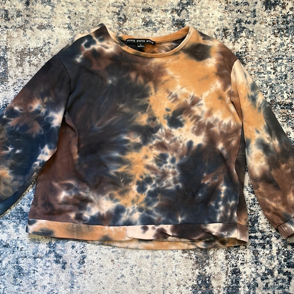 Neutral tie dye top